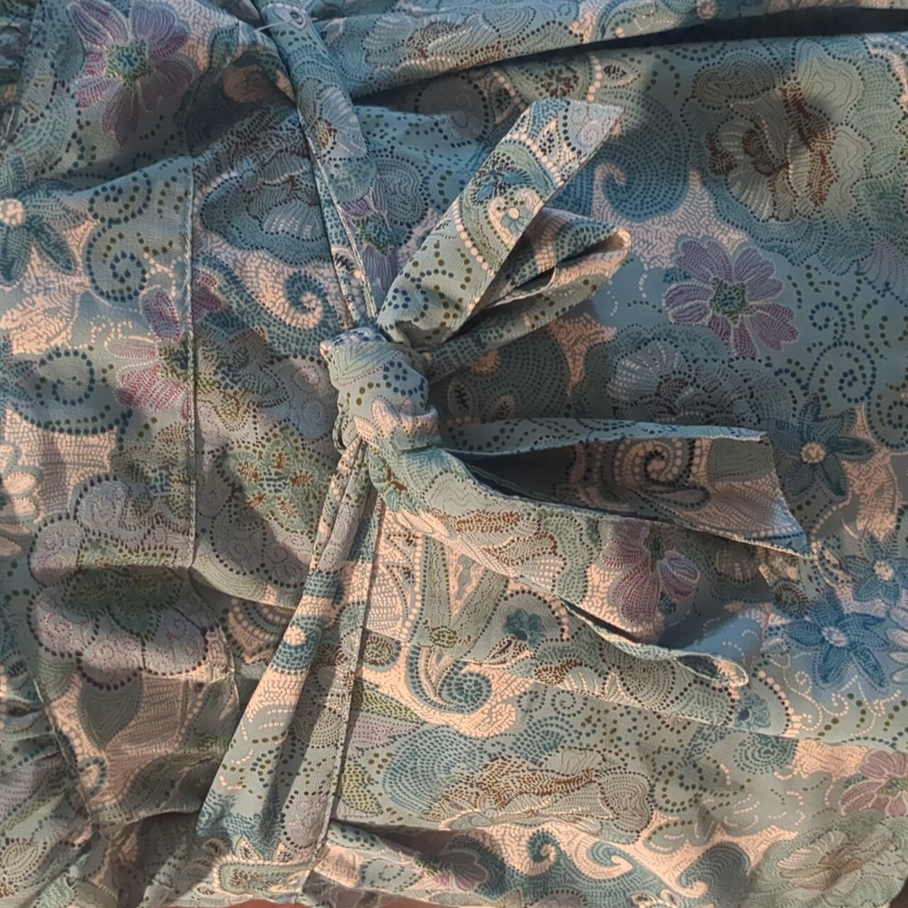 Daisy Fuentes Floral Blue Women's Top. Tie Front Zip Side Size L-XL - Picture 5 of 5